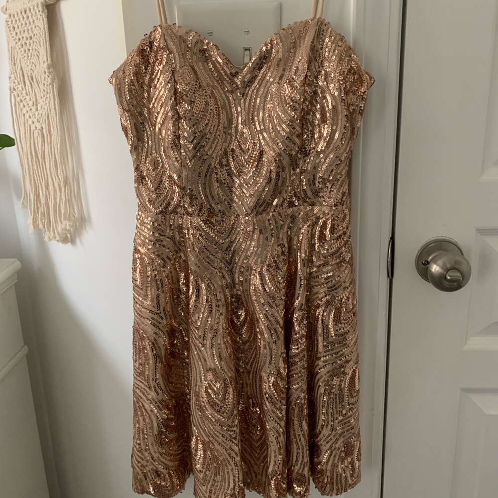 size S beautiful windsor homecoming/formal dress!!